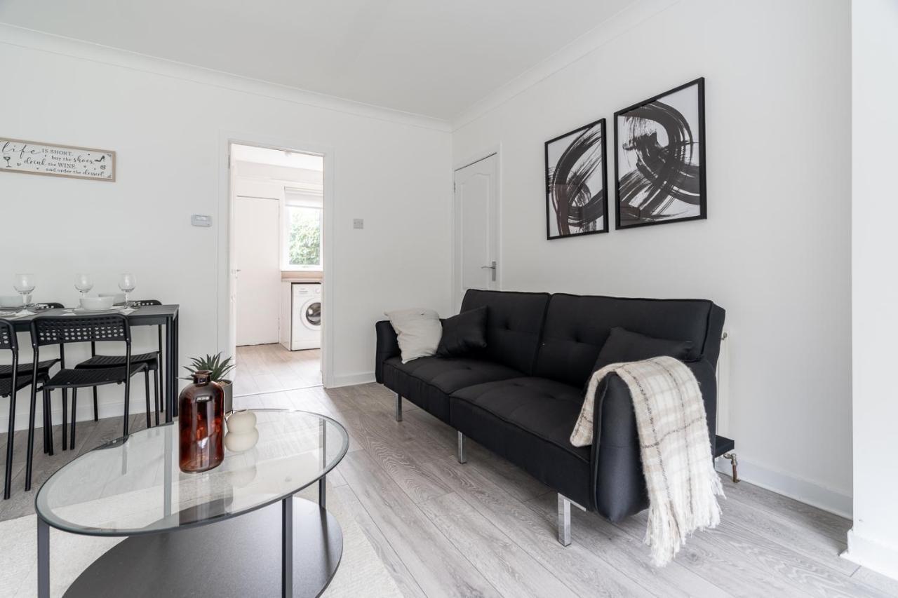 2 Bdr House By Caledonia Luxe Stays Short Lets & Serviced Accommodation Glasgow — Photos 1